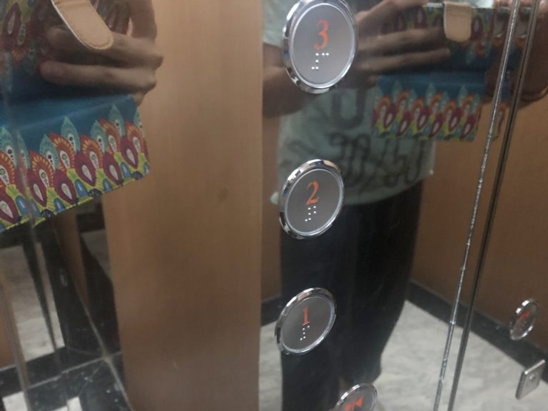 エレベーター階層ボタン