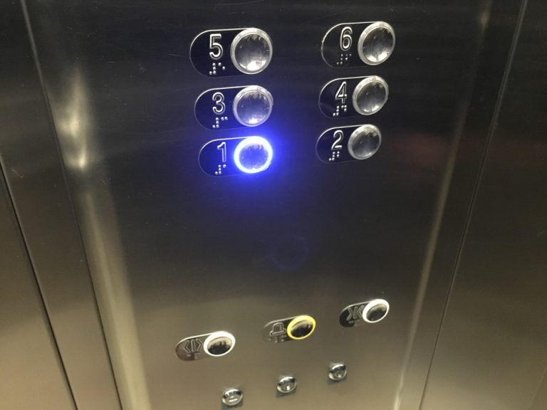 エレベーター階層ボタン