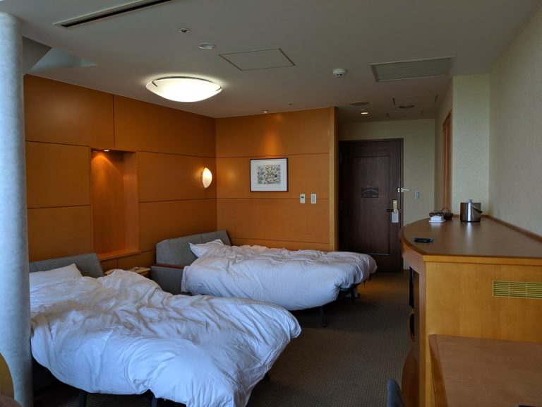 客室全体(入口方向)