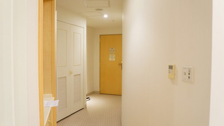 室内側からの入り口付近