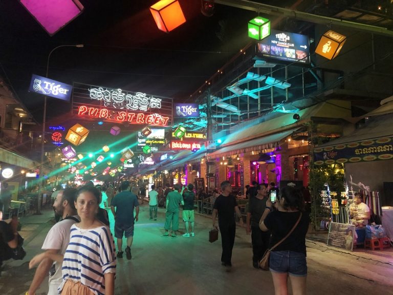 パブストリートへは徒歩でも10分程度です