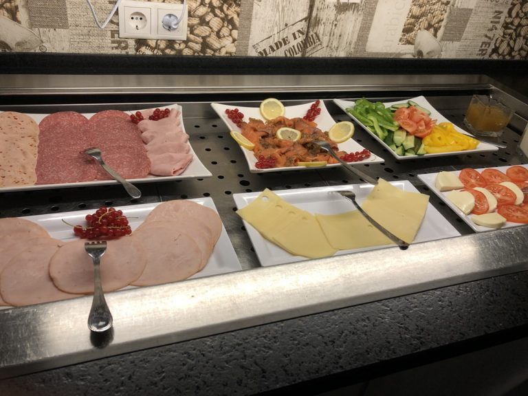 ハム、チーズ、スクランブルエッグなど種類は本当に豊富でした。