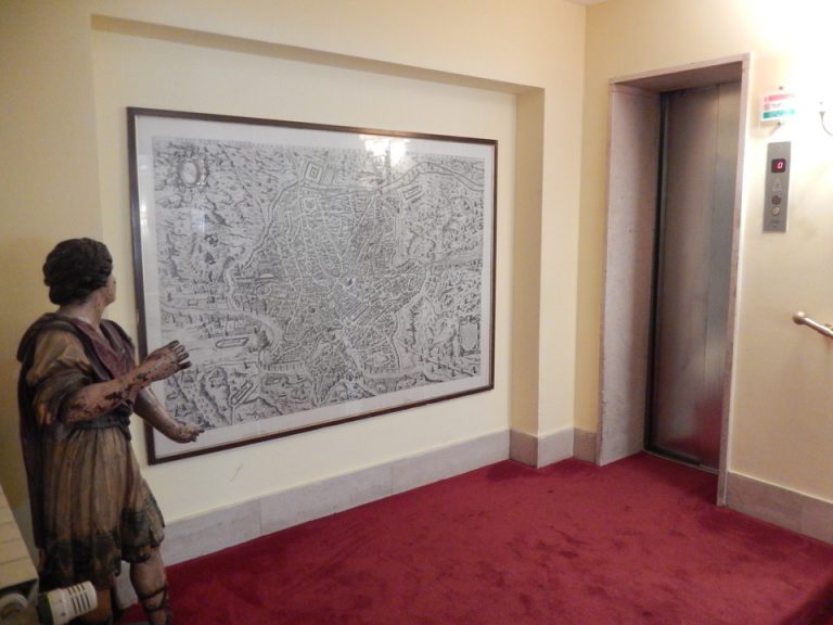 エレベーターホールフロント階