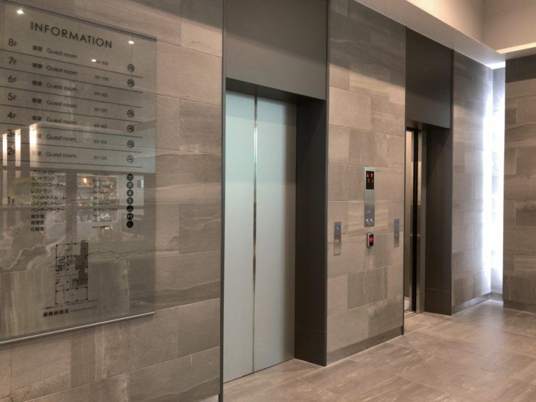 エレベーターホールフロント階