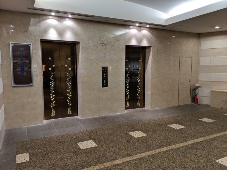 エレベーターホールフロント階