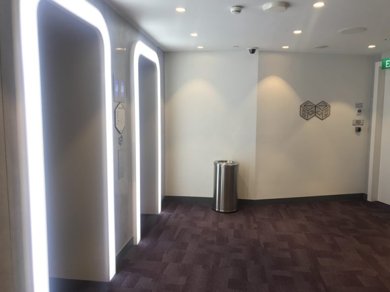 客室フロアエレベーターホール