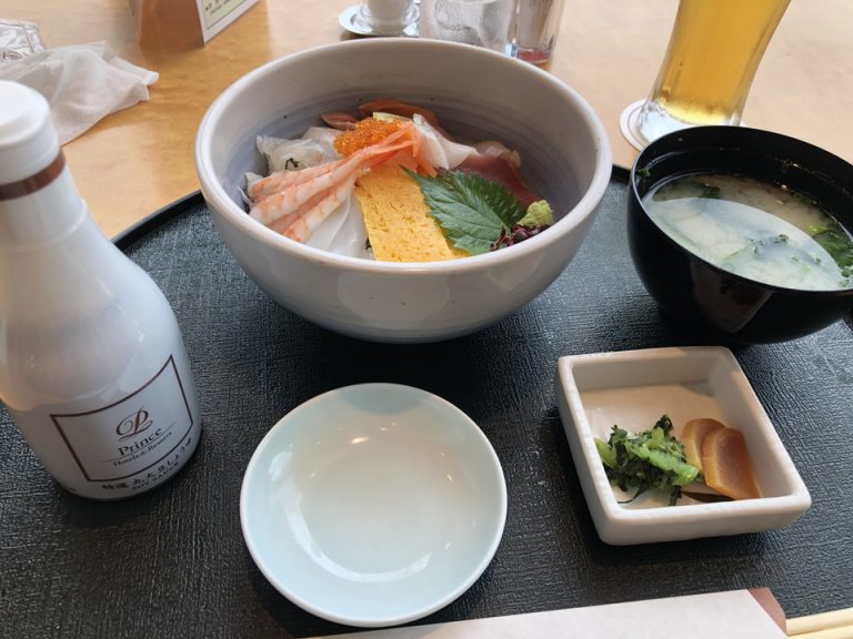 海鮮丼 デザートにグレープフルーツシャーベット(ランチ)