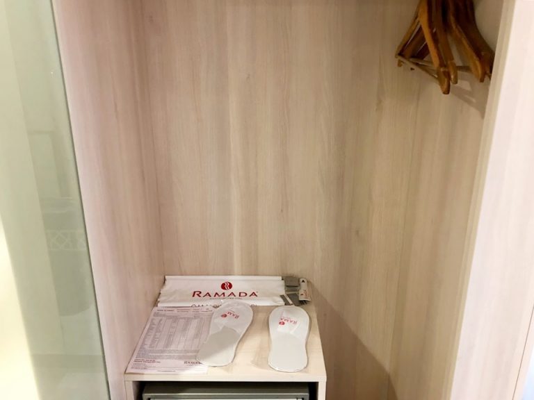 クローゼット全体