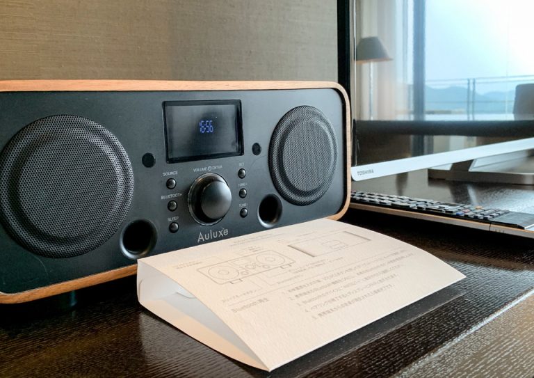 スピーカーがあったので、夜は音楽を流し過ごした