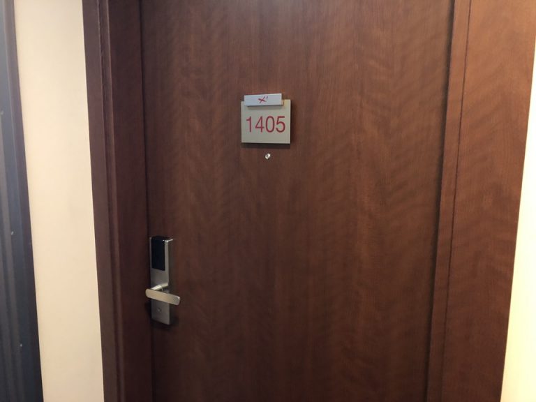 客室ドア外観