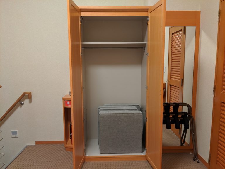 2階ロフト_クローゼット外観(開けた状態)