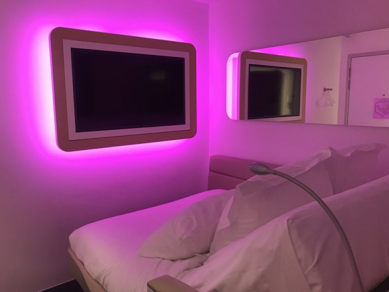 ベッドからTV(1)