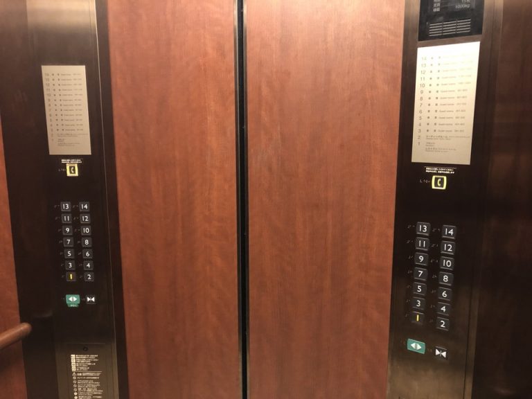 エレベーター内観(5)