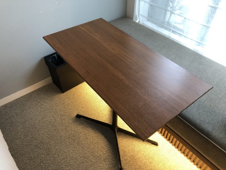 カフェテーブル