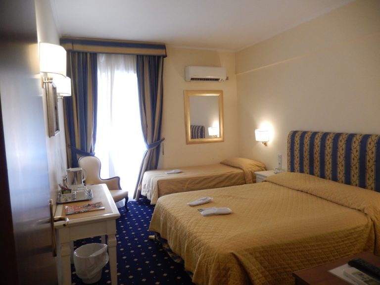 客室全体(窓際方向)