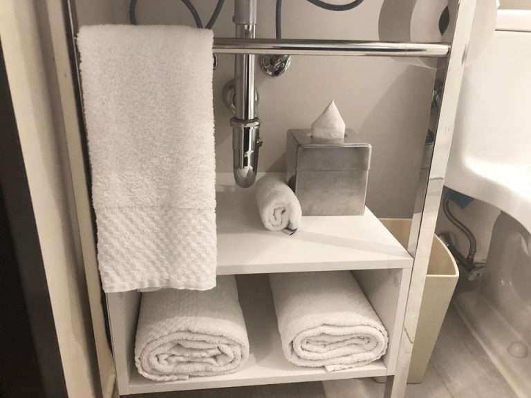 洗面台下タオルティッシュ