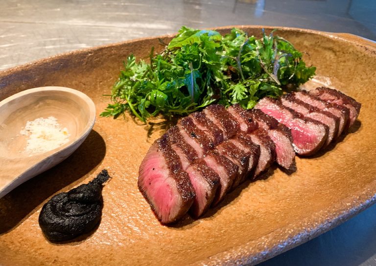 ディナー4。ご当地の野菜、魚、お肉。素材を生かしたシンプルな調理方法が印象的。とても美味しかった。