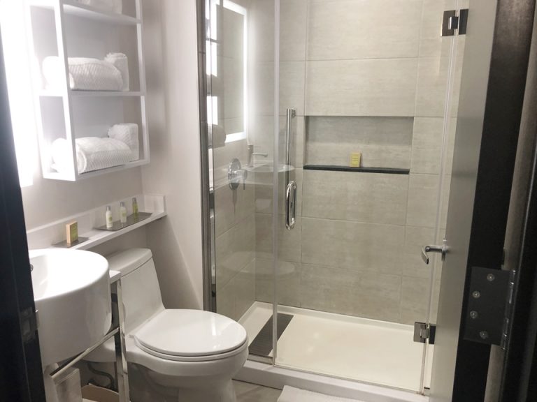 シャワールーム全体