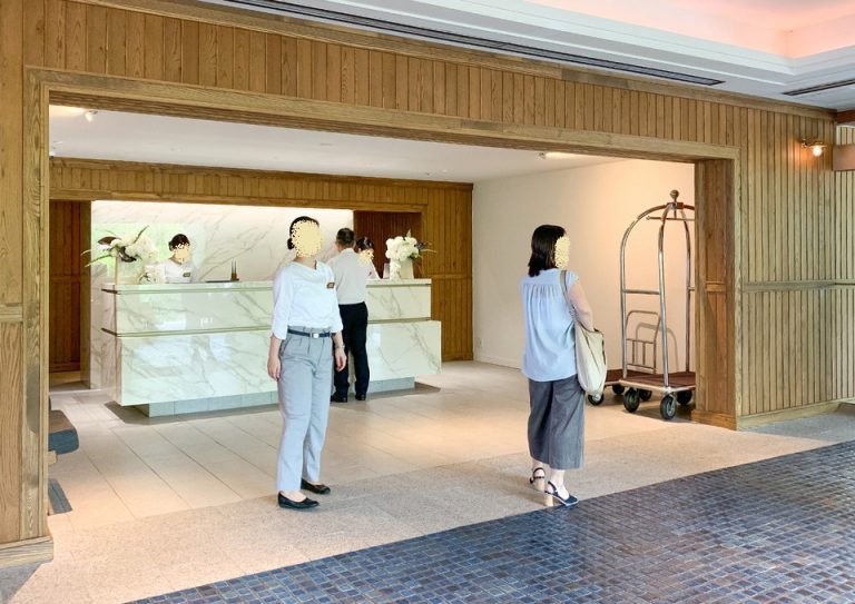 フロントの様子2