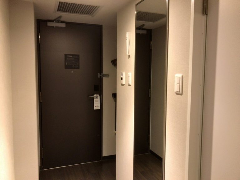 客室入口内観ドア