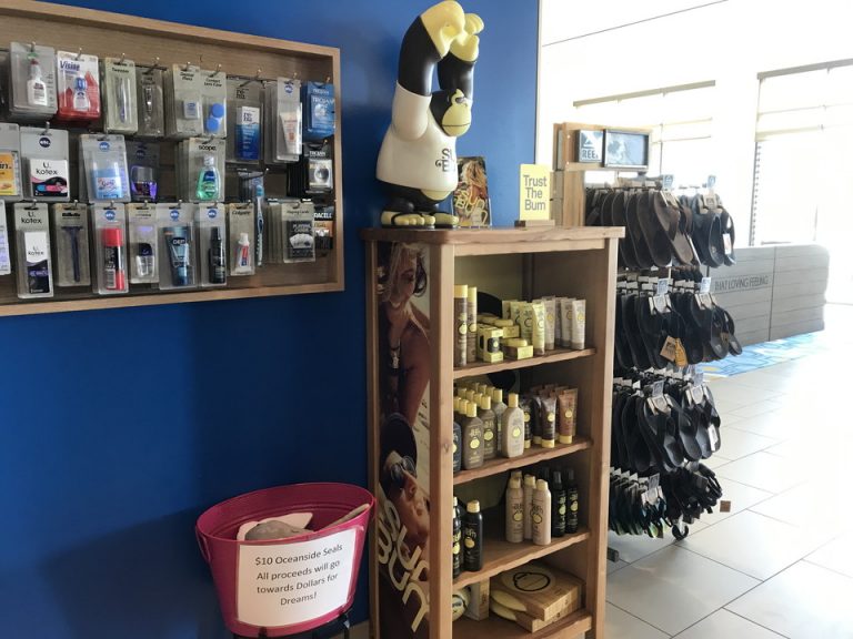 サンブロック、サンタンローションも販売していました。