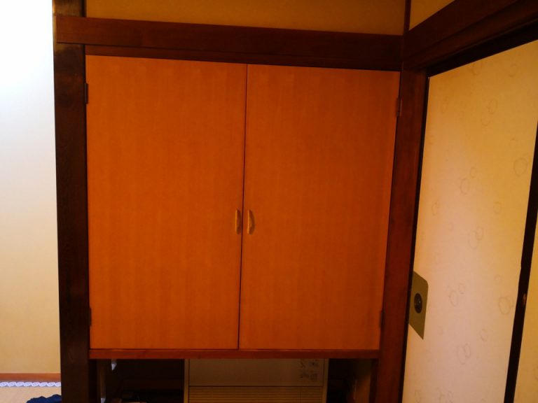 22_望雲_客室_クローゼット外観(閉じた状態)