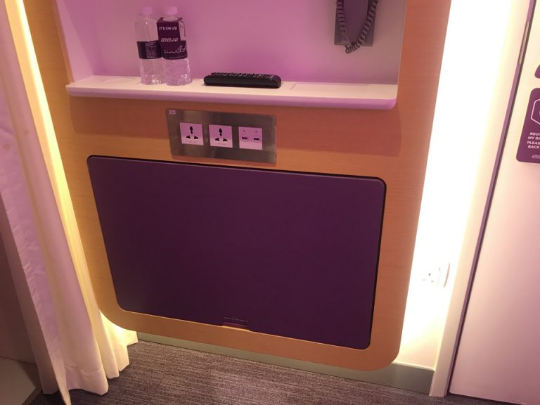 テーブル(閉じた状態)