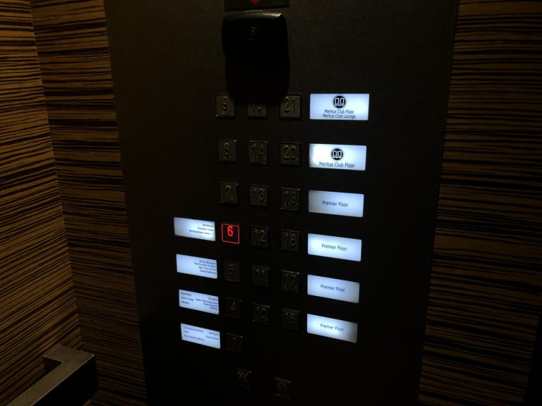 エレベーターボタン