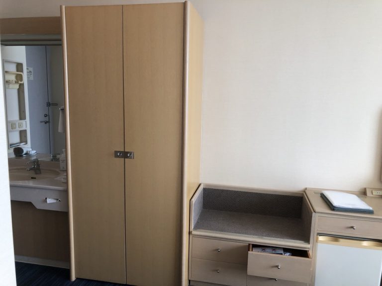 クローゼット(閉じた状態)(1)