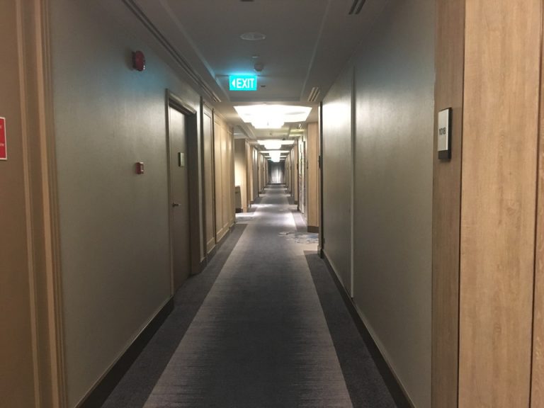 エレベーター廊下1