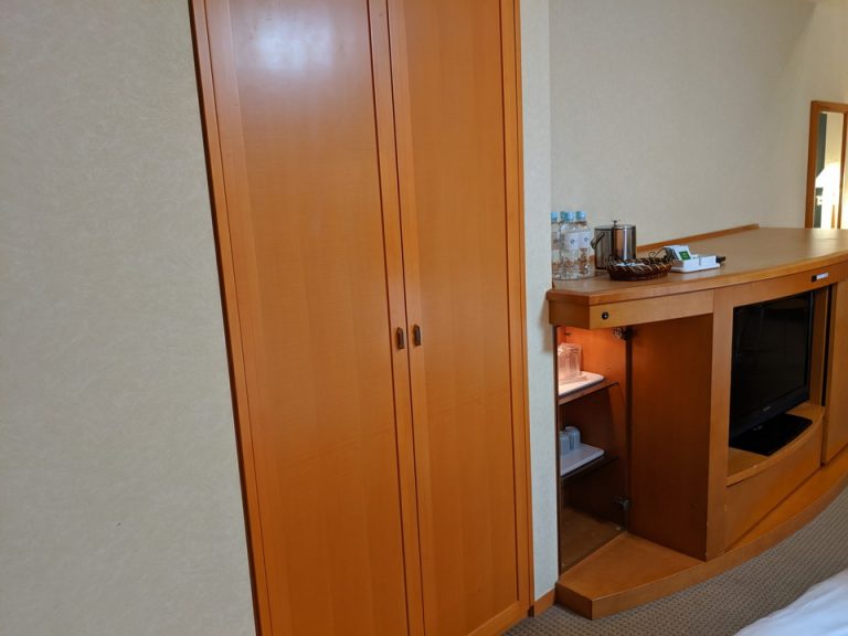 1階_クローゼット外観(閉じた状態)