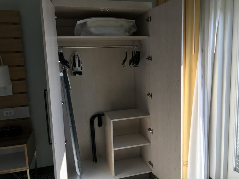 クローゼットの中に棚もあり機能的でした