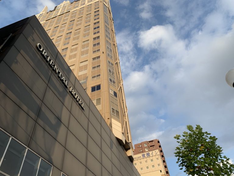 建物全体3(平和大通り側真下から撮影)