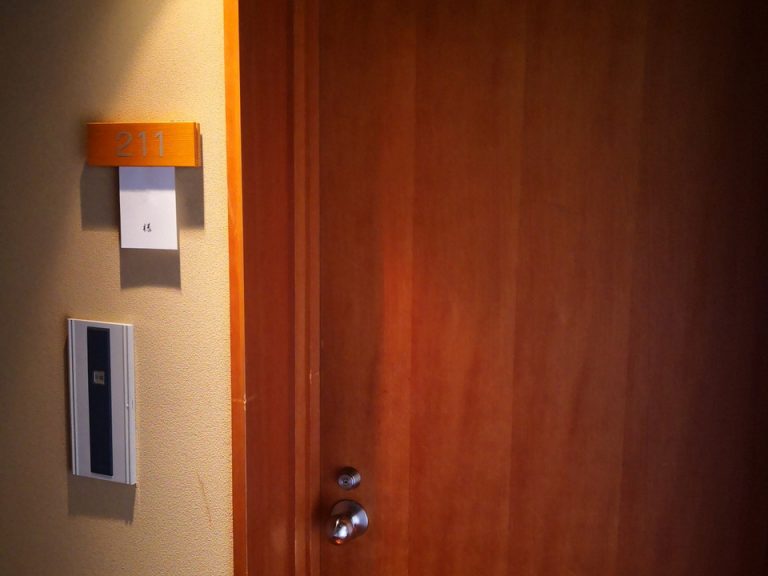 14_望雲_客室_客室入口外観ドア