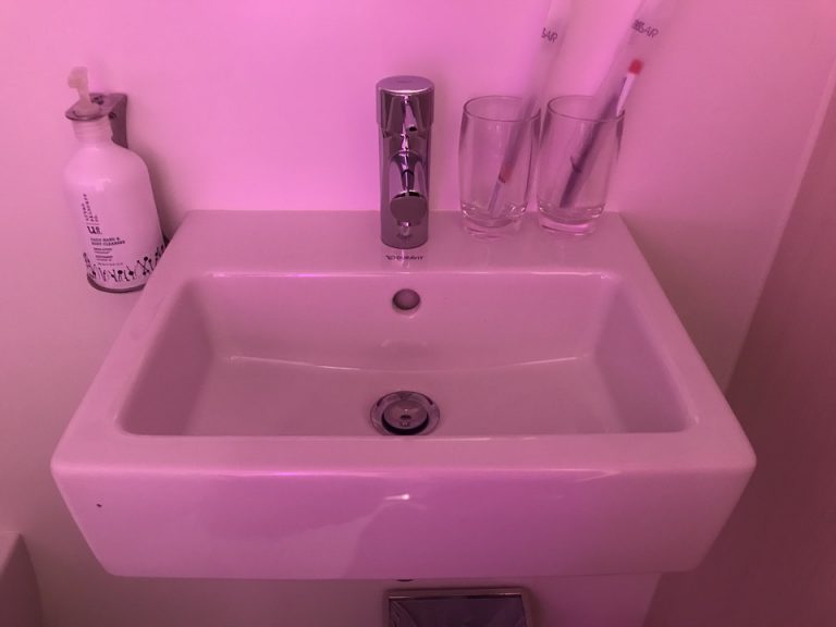 洗面台3_グラス_歯ブラシ