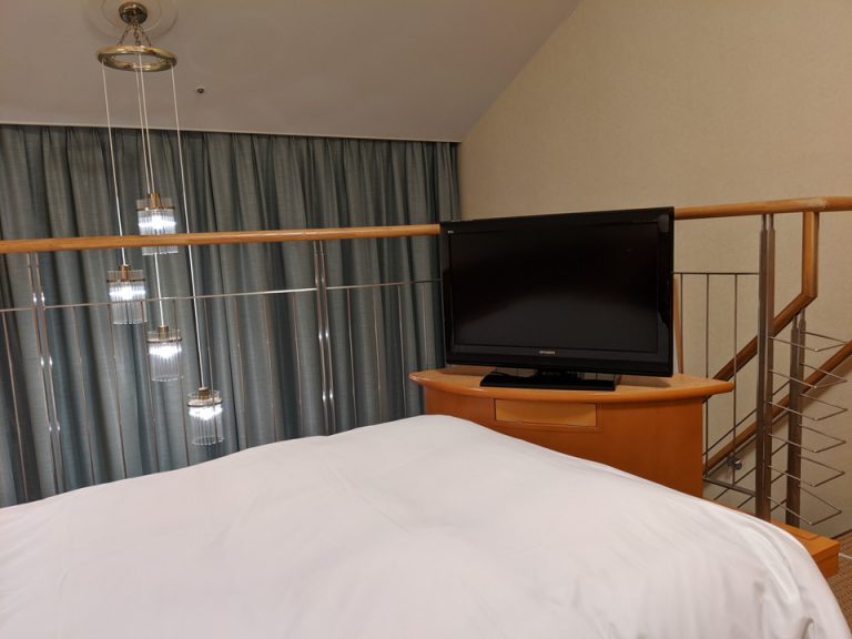 2階ロフト_ベッド方向からTV