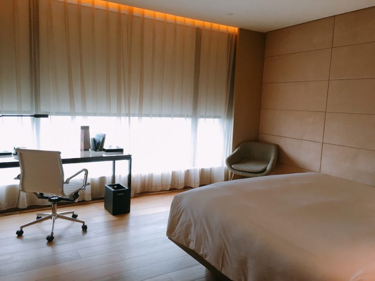 窓側に向かって客室全体2