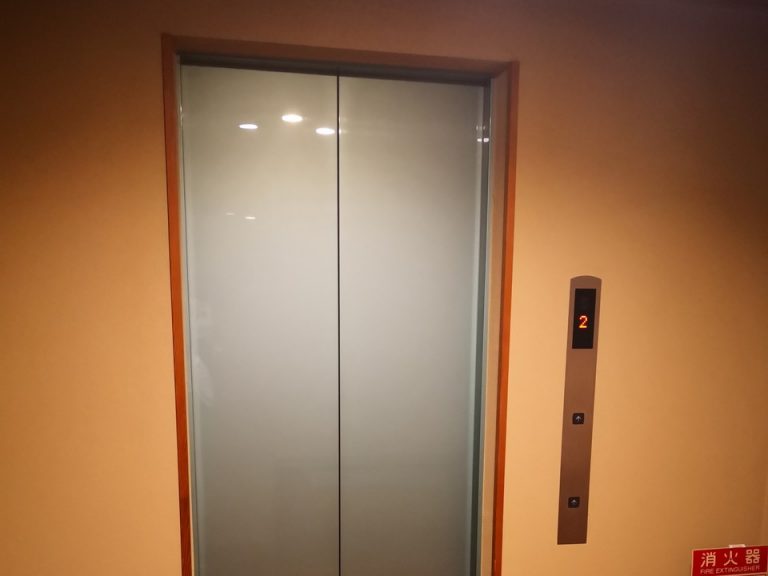 11_望雲_エレベータ_エレベーターホール客室階02