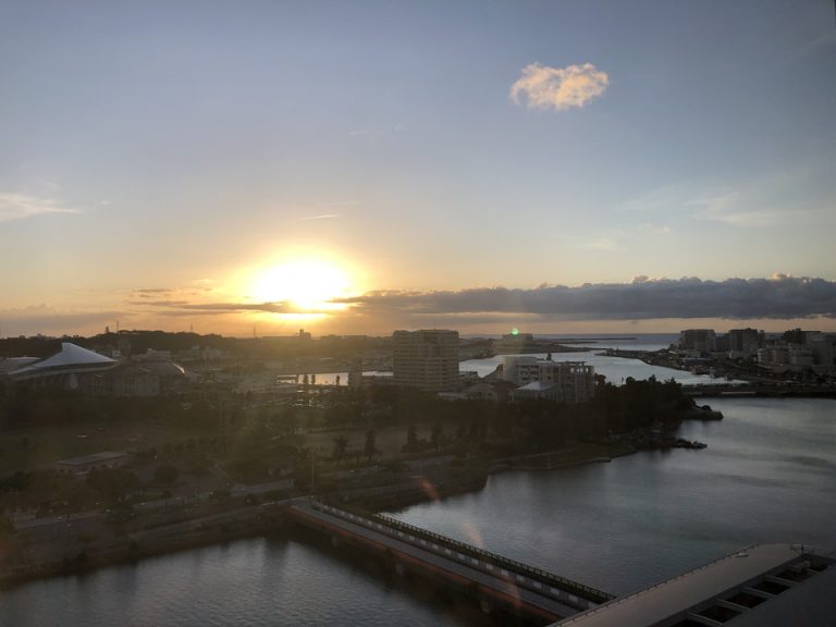 窓からは夕陽が良く見えました
