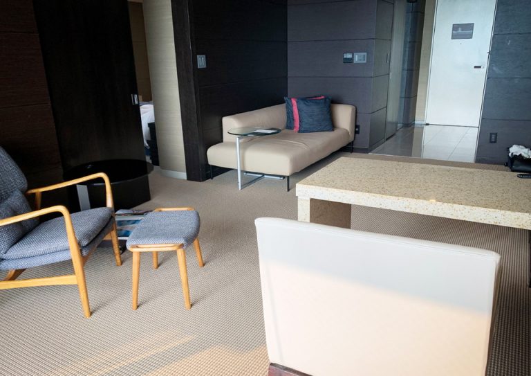 07_ベランダ側からの部屋の様子