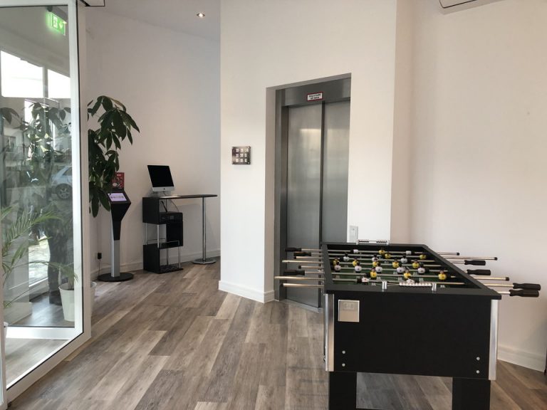 フロント前はあまり広くありませんが、清潔で、狭さは感じませんでした。