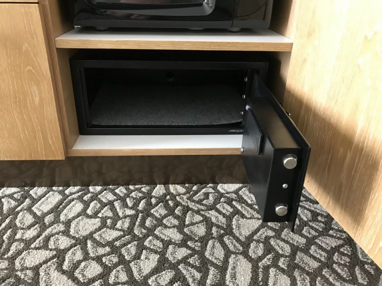 セイフティーボックスは深さ奥行きがありました