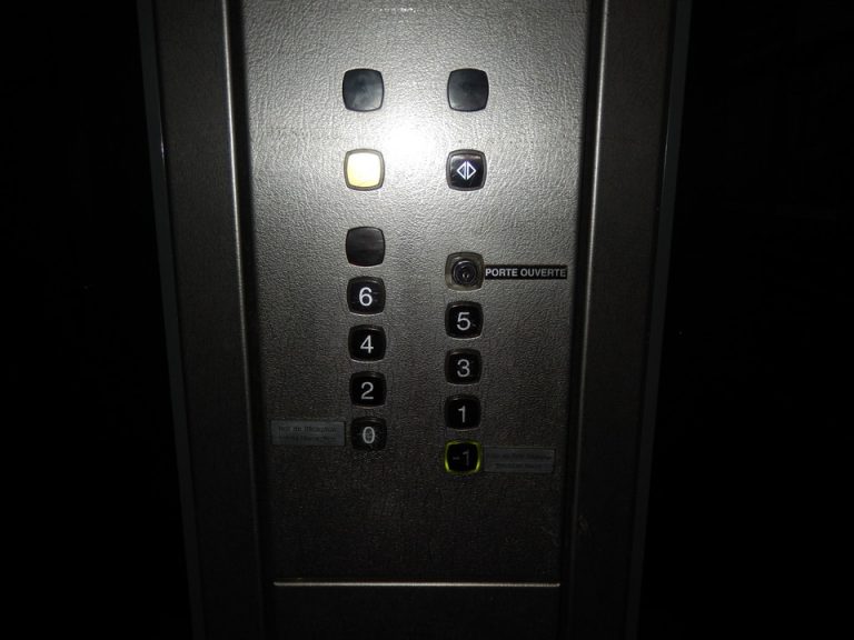 エレベーター階数ボタン