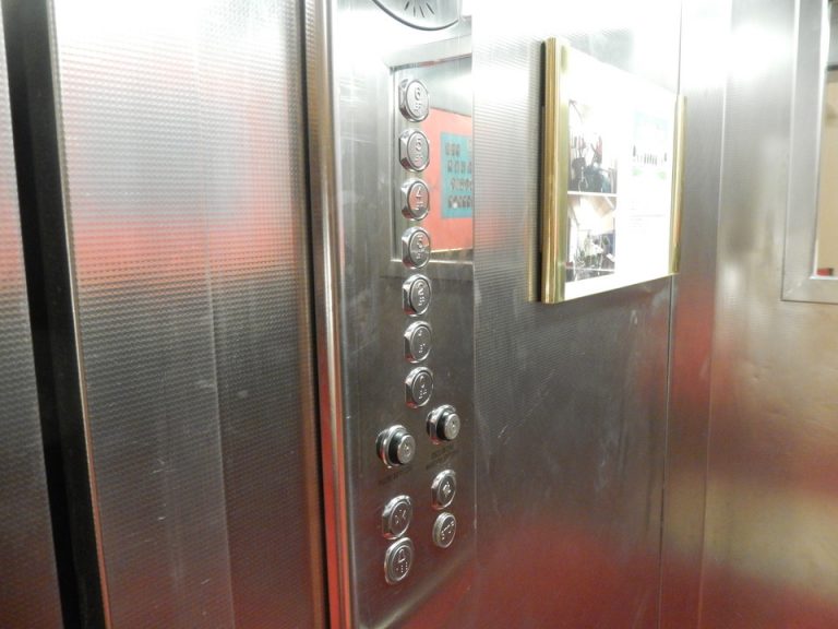 エレベーター階数ボタン