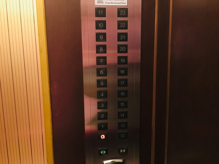 エレベーター階数ボタン