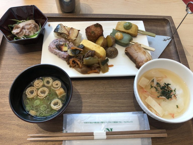 朝食