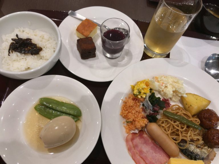 朝食