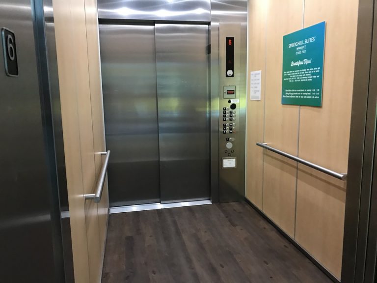 エレベーターは二台奥行きがあるのですが超スローでもみんなが譲り合ってそれはそれでよかったです