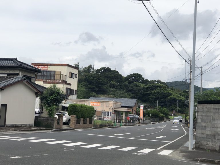 ホテル近くの唯一のお店?「郵便局」