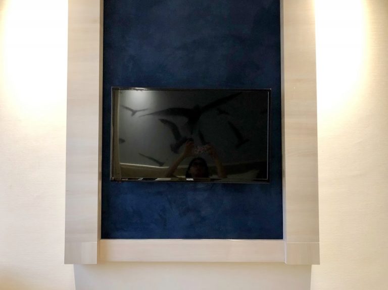 ベッド方向からTV